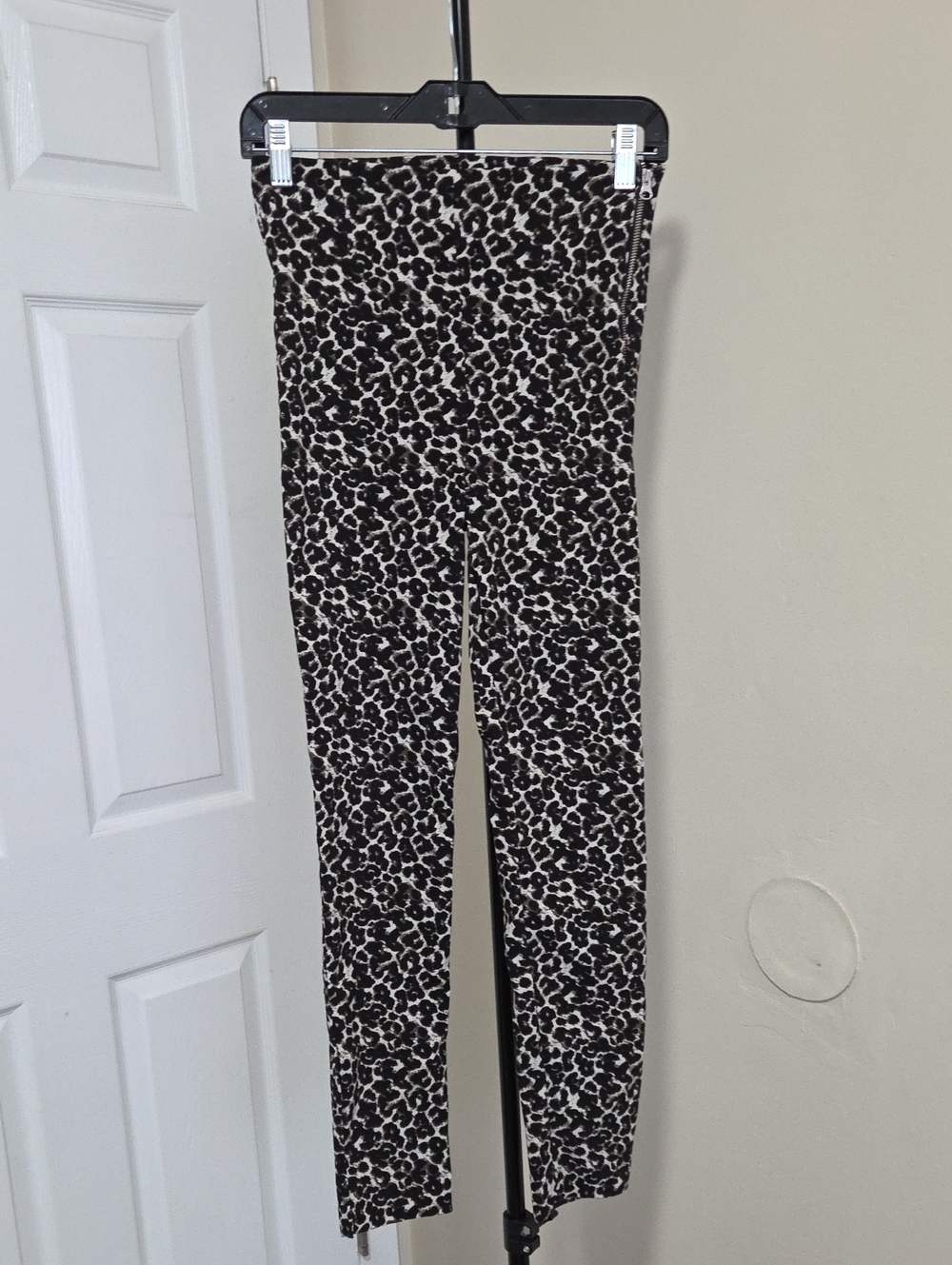 Dynamite Black & White Leopard Print High-Waist Leggings